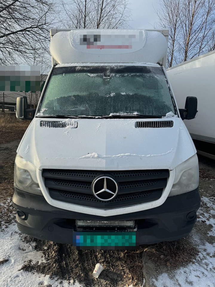 Mercedes SPRINTER - Dobozos kisteherautó: 2 kép. Mercedes SPRINTER - Dobozos kisteherautó: 2 kép.