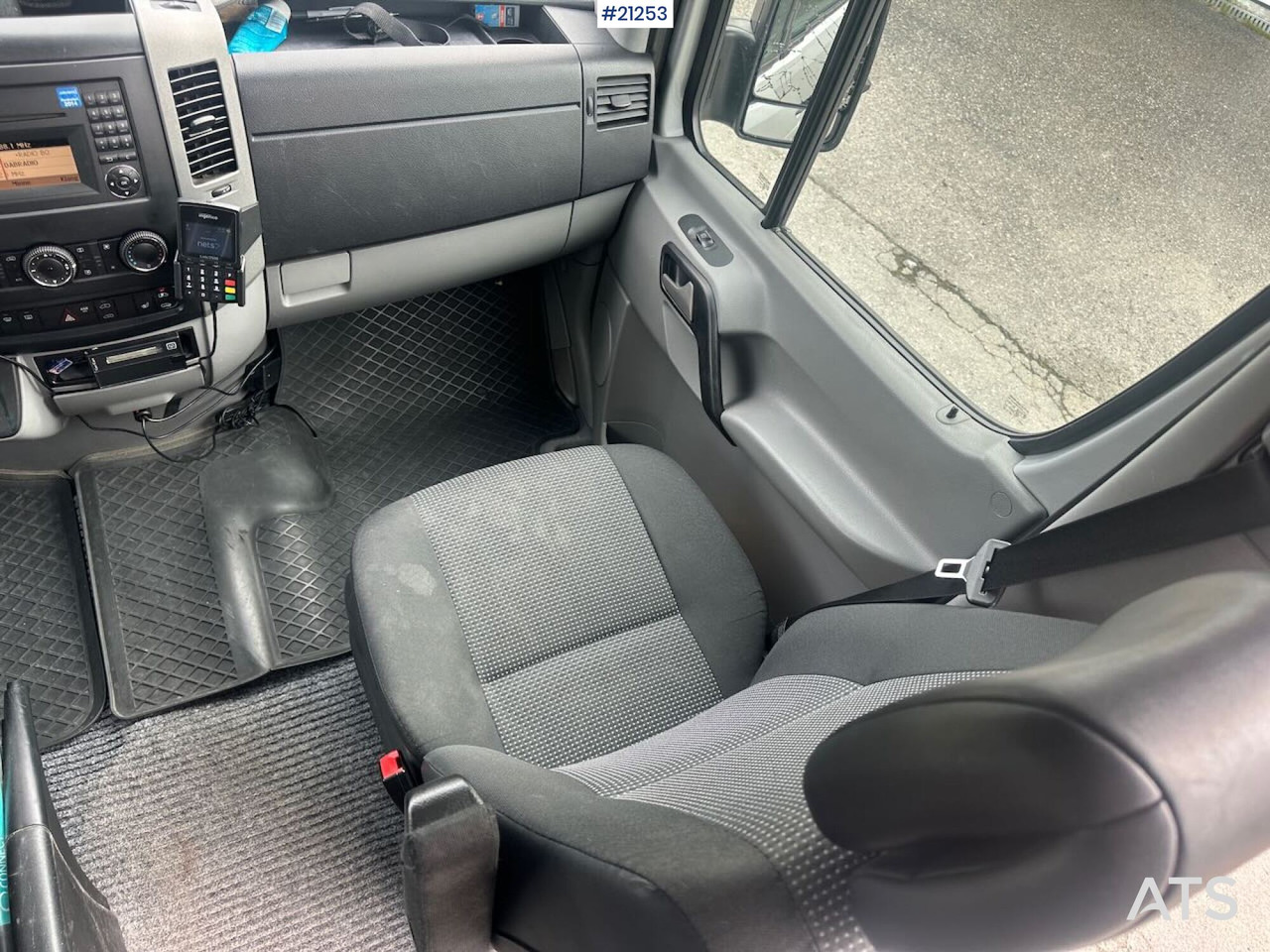 Minibusz, Kisbusz Mercedes Sprinter: 29 kép.