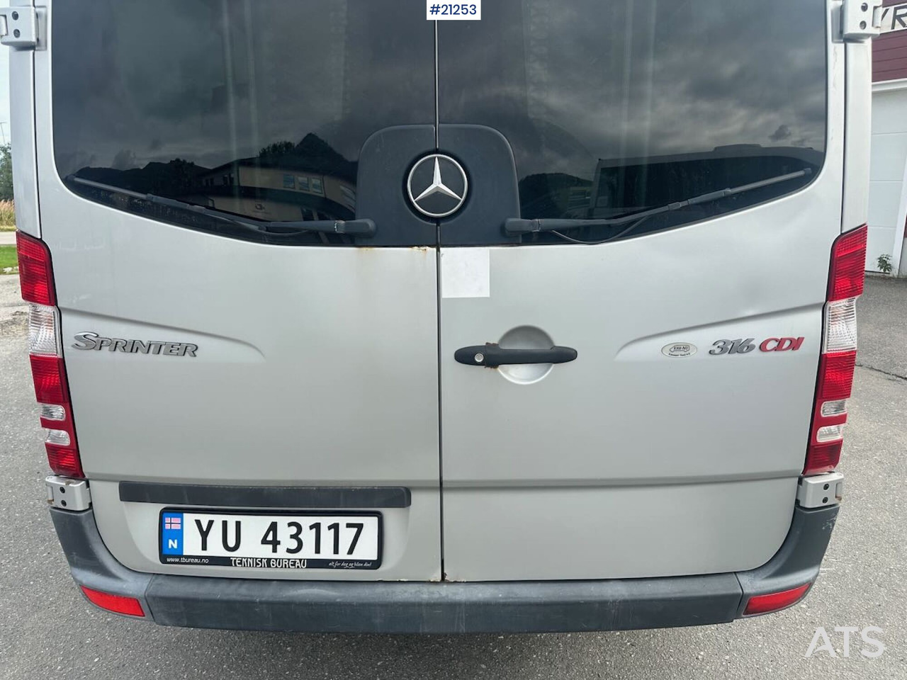 Minibusz, Kisbusz Mercedes Sprinter: 14 kép.