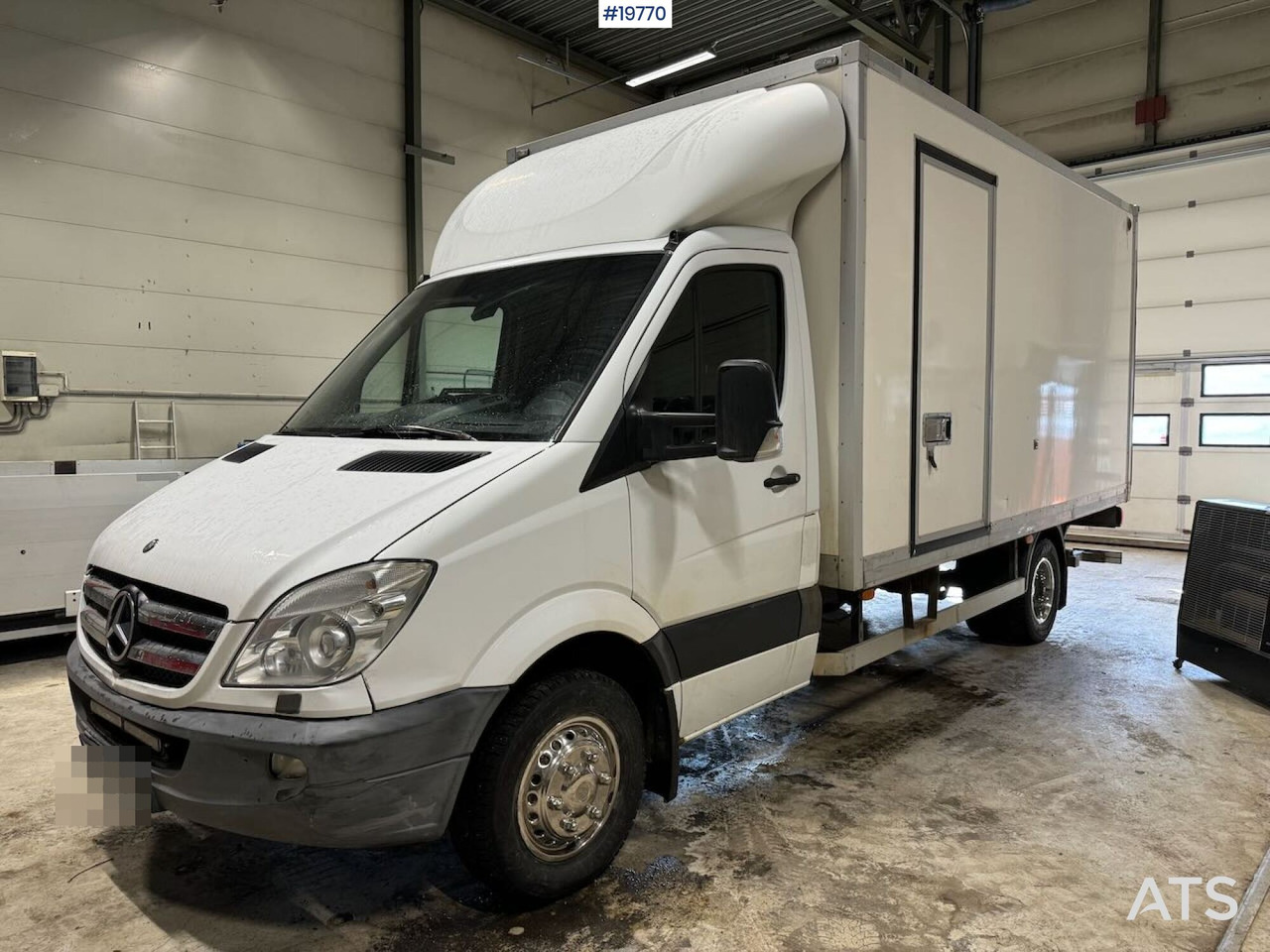 Mercedes Sprinter - Dobozos felépítményű teherautó: 1 kép. Mercedes Sprinter - Dobozos felépítményű teherautó: 1 kép.