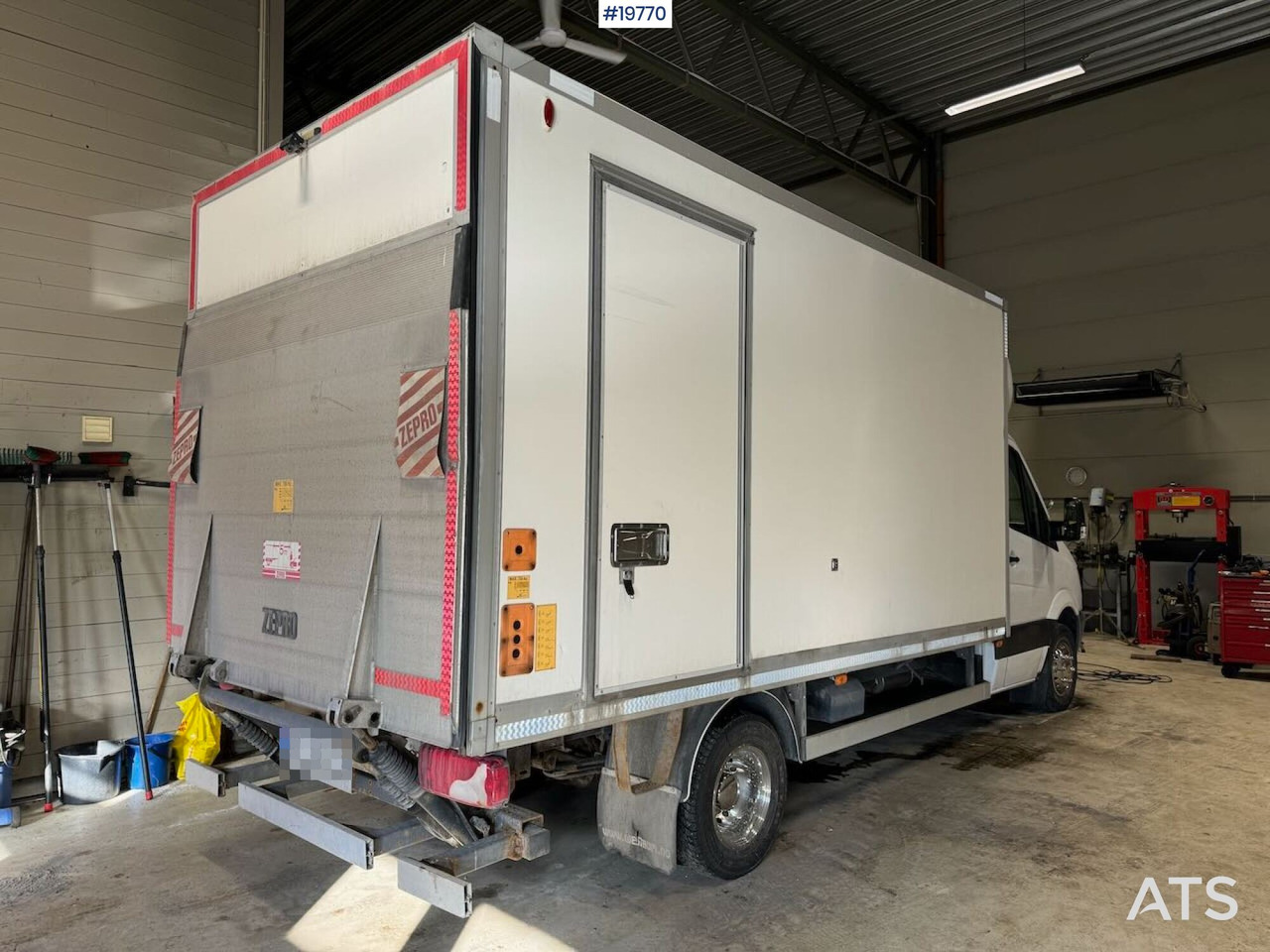 Mercedes Sprinter - Dobozos felépítményű teherautó: 5 kép. Mercedes Sprinter - Dobozos felépítményű teherautó: 5 kép.