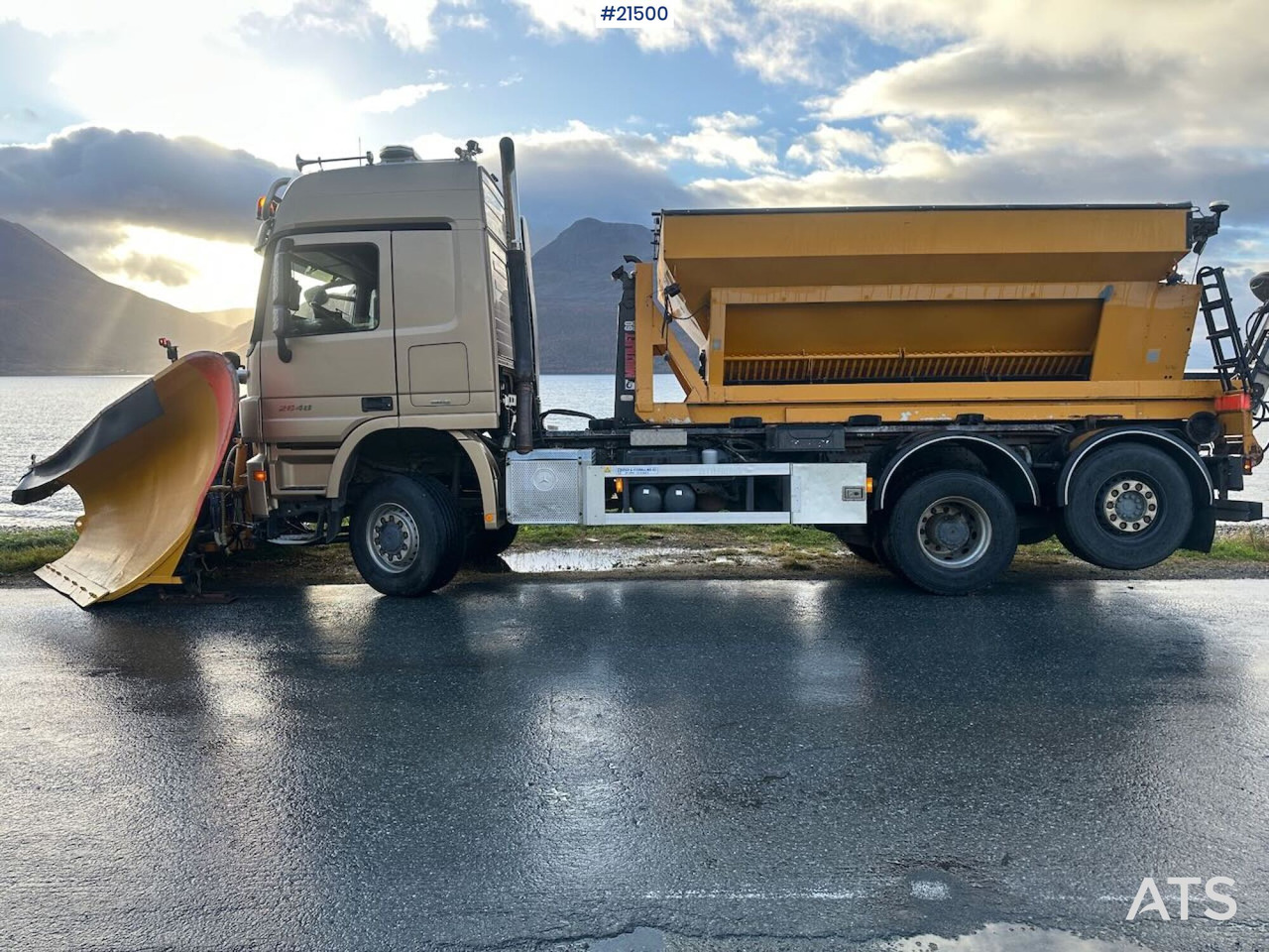 Mercedes actros 2848 - Horgos rakodó teherautó: 2 kép. Mercedes actros 2848 - Horgos rakodó teherautó: 2 kép.