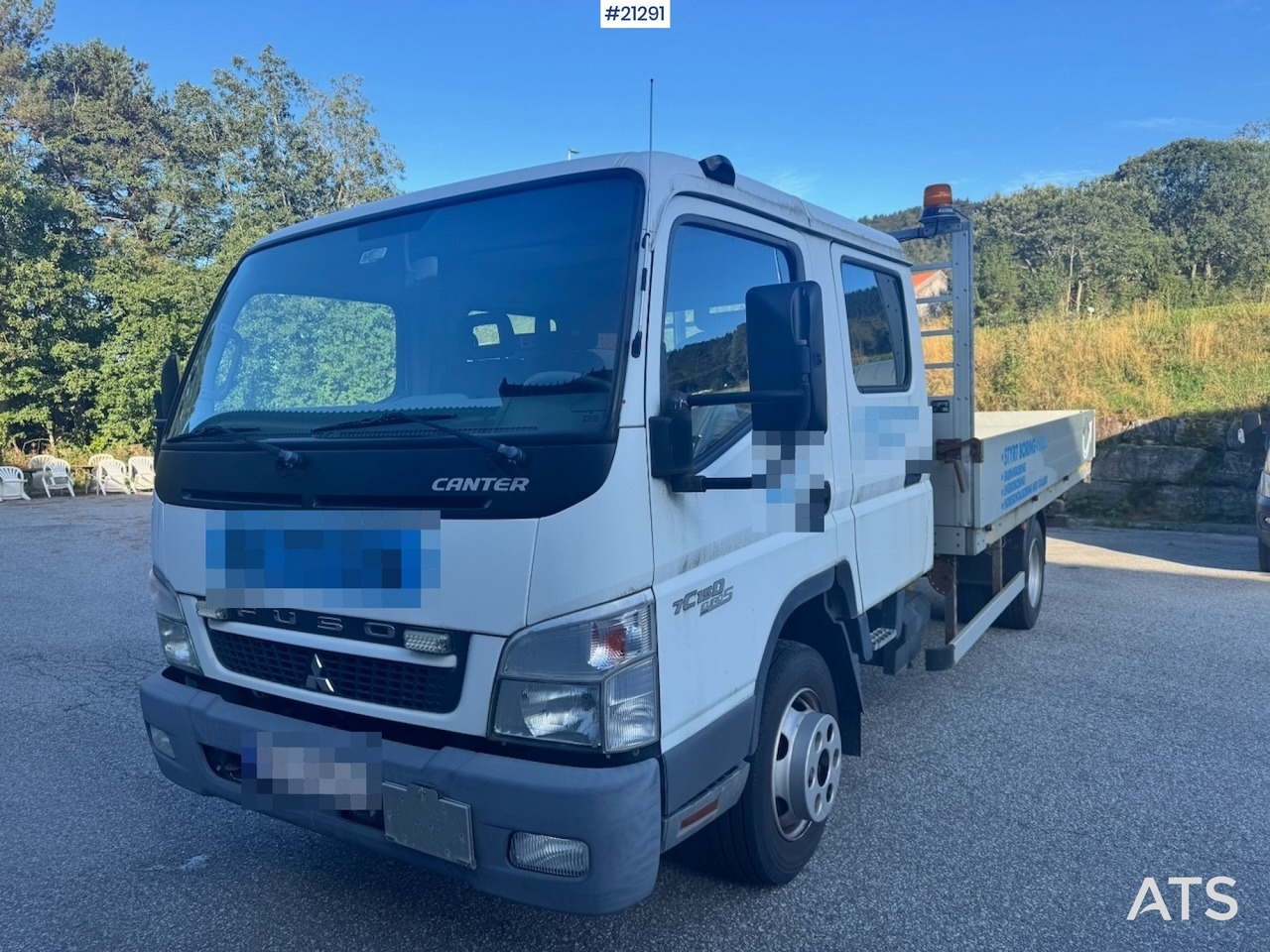 Mitsubishi Fuso Canter - Platós teherautó: 1 kép. Mitsubishi Fuso Canter - Platós teherautó: 1 kép.