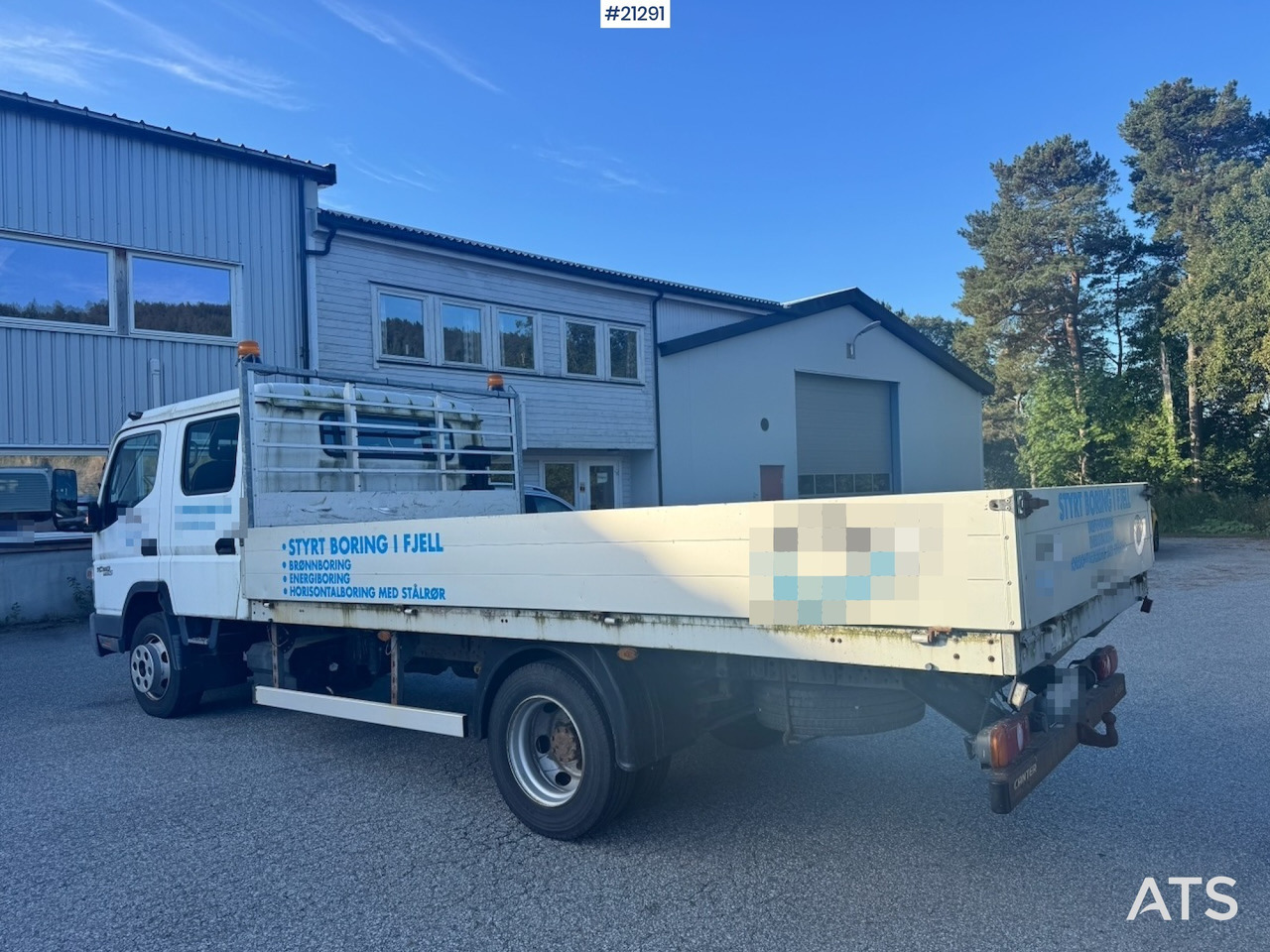 Mitsubishi Fuso Canter - Platós teherautó: 4 kép. Mitsubishi Fuso Canter - Platós teherautó: 4 kép.