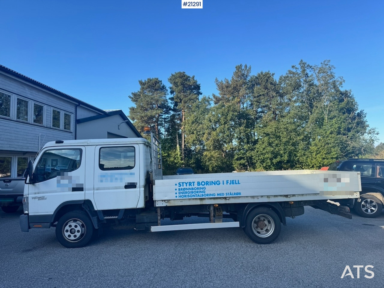 Mitsubishi Fuso Canter - Platós teherautó: 3 kép. Mitsubishi Fuso Canter - Platós teherautó: 3 kép.