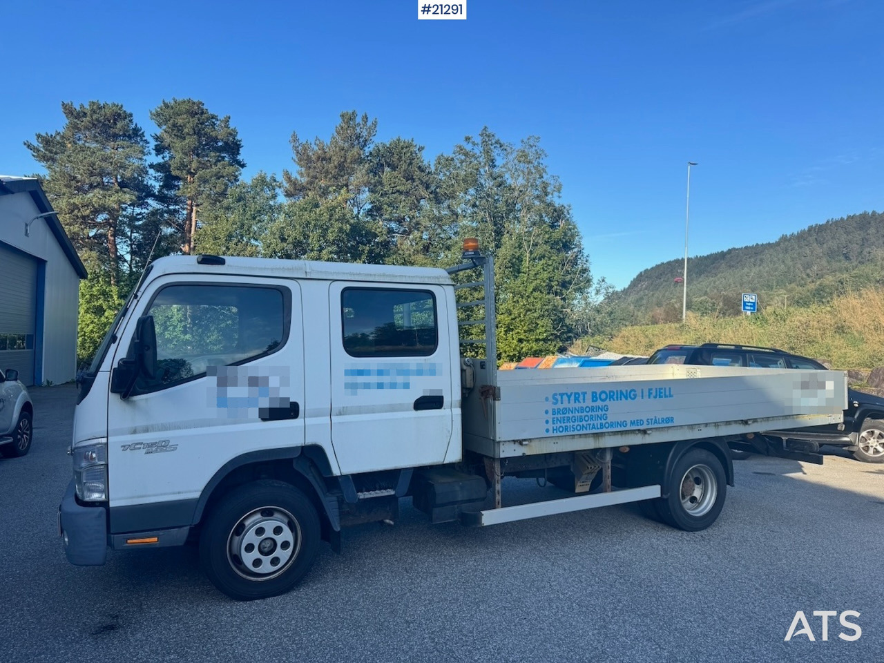 Mitsubishi Fuso Canter - Platós teherautó: 2 kép. Mitsubishi Fuso Canter - Platós teherautó: 2 kép.
