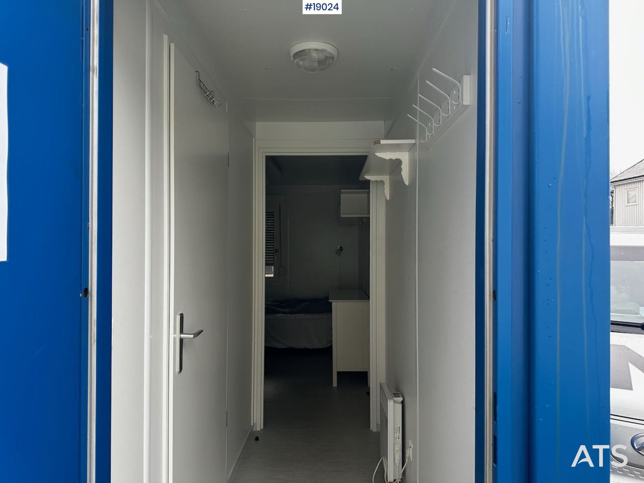 Modulbygg containerbrakke - Konténerház: 3 kép. Modulbygg containerbrakke - Konténerház: 3 kép.