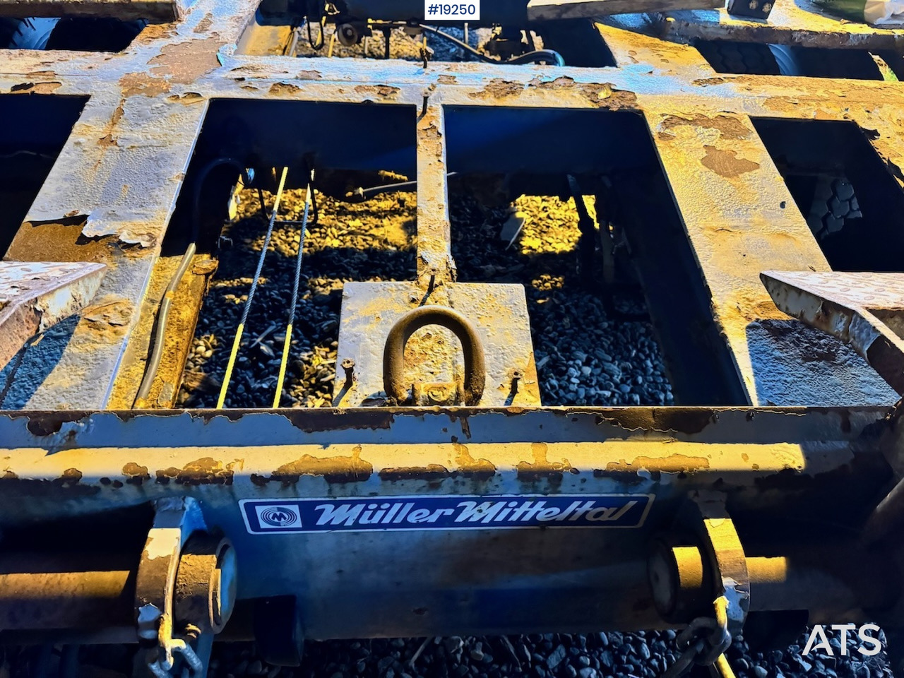 Mueller maskinslep - Félpótkocsi mélybölcsős: 5 kép. Mueller maskinslep - Félpótkocsi mélybölcsős: 5 kép.