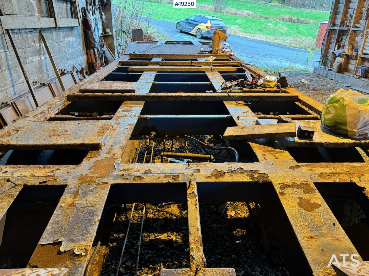 Mueller maskinslep - Félpótkocsi mélybölcsős: 4 kép. Mueller maskinslep - Félpótkocsi mélybölcsős: 4 kép.