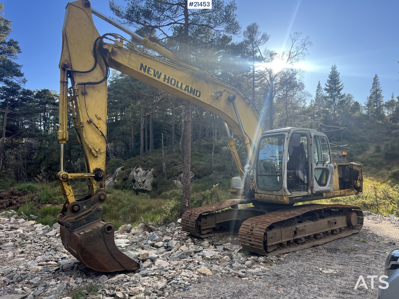 New Holland E215 Gravemaskin - Lánctalpas kotró: 1 kép. New Holland E215 Gravemaskin - Lánctalpas kotró: 1 kép.