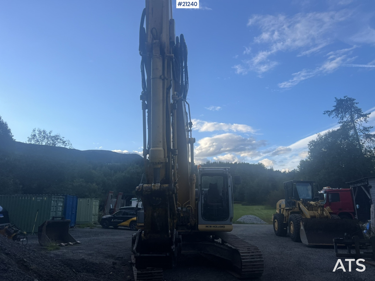 New Holland E265B Gravemaskin m/ graveskuffe og hydraulisk pusseskuffe - Lánctalpas kotró: 5 kép. New Holland E265B Gravemaskin m/ graveskuffe og hydraulisk pusseskuffe - Lánctalpas kotró: 5 kép.