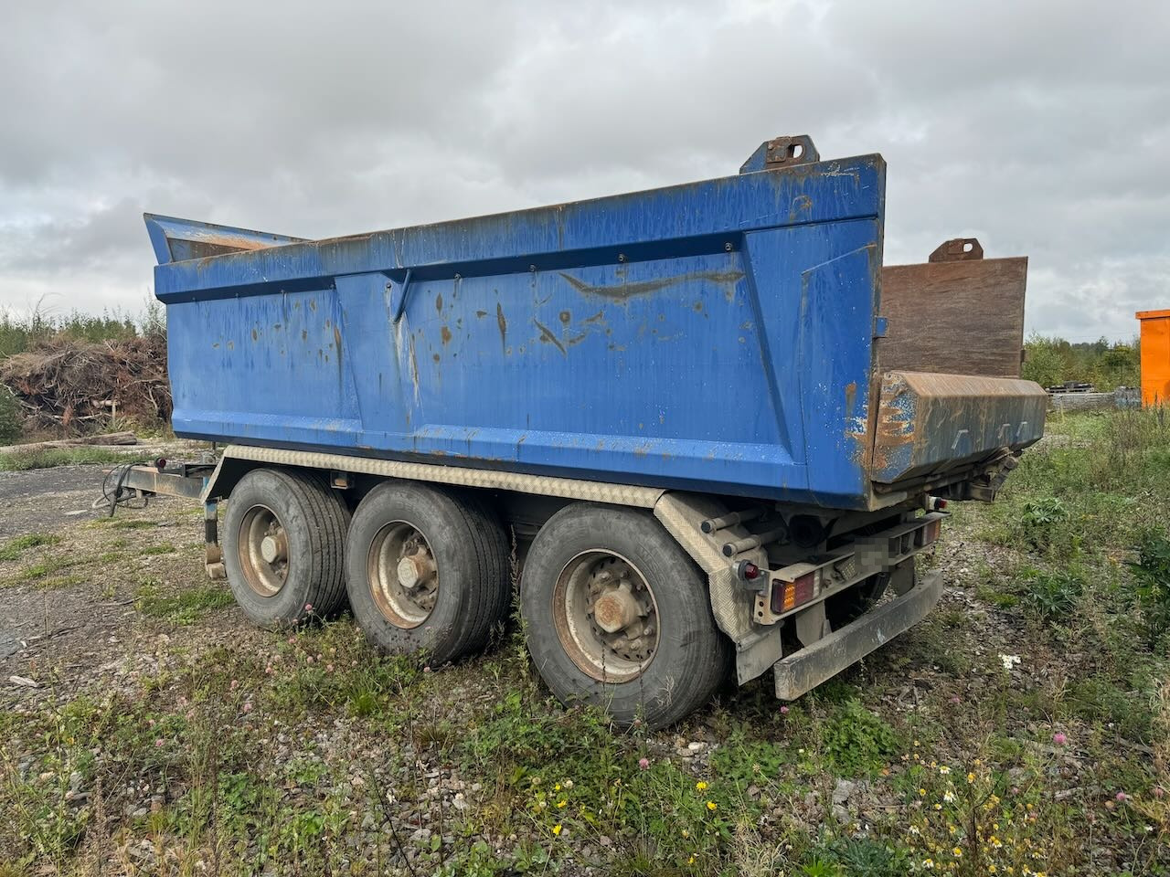 Nor-Slep Trippelkjerre. Rep objekt. - Pótkocsi billenőplatós: 3 kép. Nor-Slep Trippelkjerre. Rep objekt. - Pótkocsi billenőplatós: 3 kép.