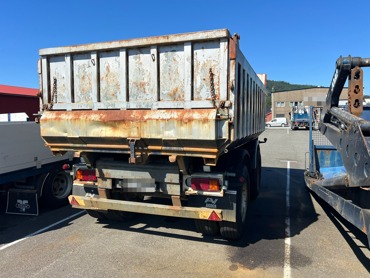 Norslep 2 akslet - Pótkocsi billenőplatós: 1 kép. Norslep 2 akslet - Pótkocsi billenőplatós: 1 kép.