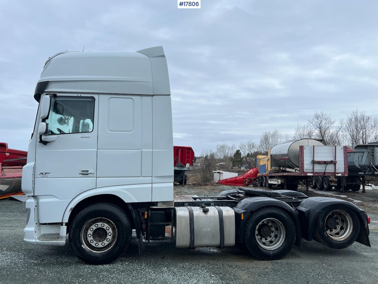 DAF XF 530 - Nyergesvontató: 2 kép. DAF XF 530 - Nyergesvontató: 2 kép.