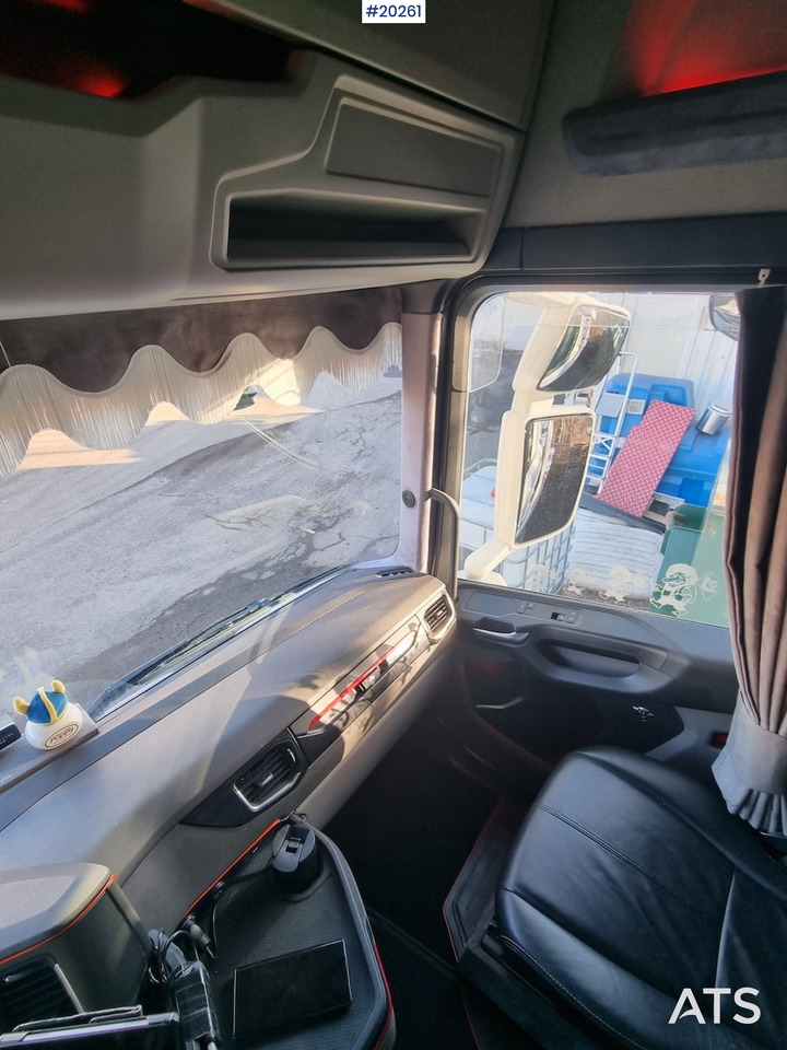 Nyergesvontató Scania S590: 10 kép.
