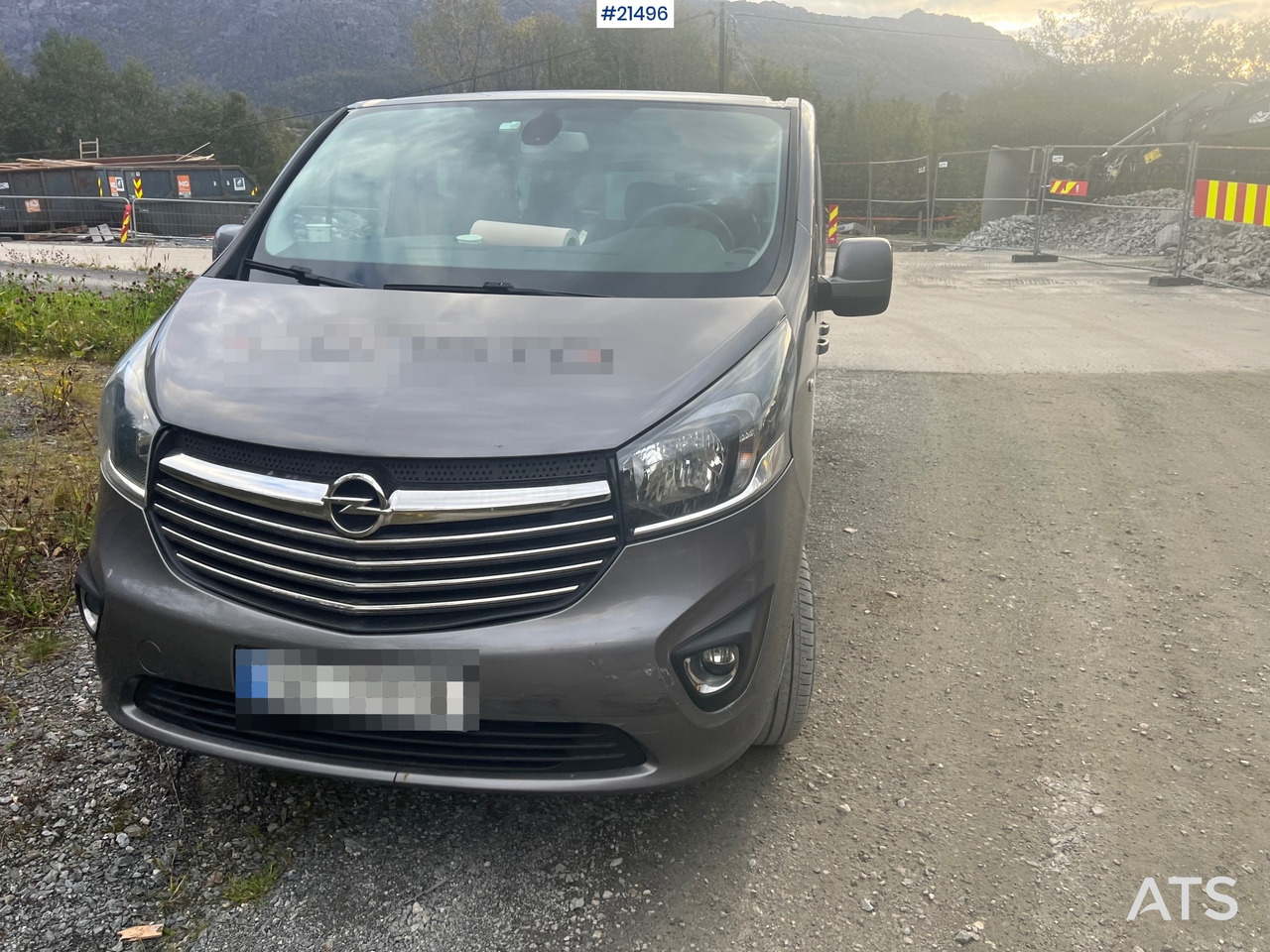 Opel VIVARO - Kisbusz: 2 kép. Opel VIVARO - Kisbusz: 2 kép.