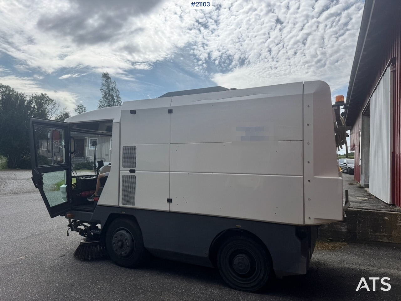 Ravo 540 - Utcaseprő gép: 3 kép. Ravo 540 - Utcaseprő gép: 3 kép.