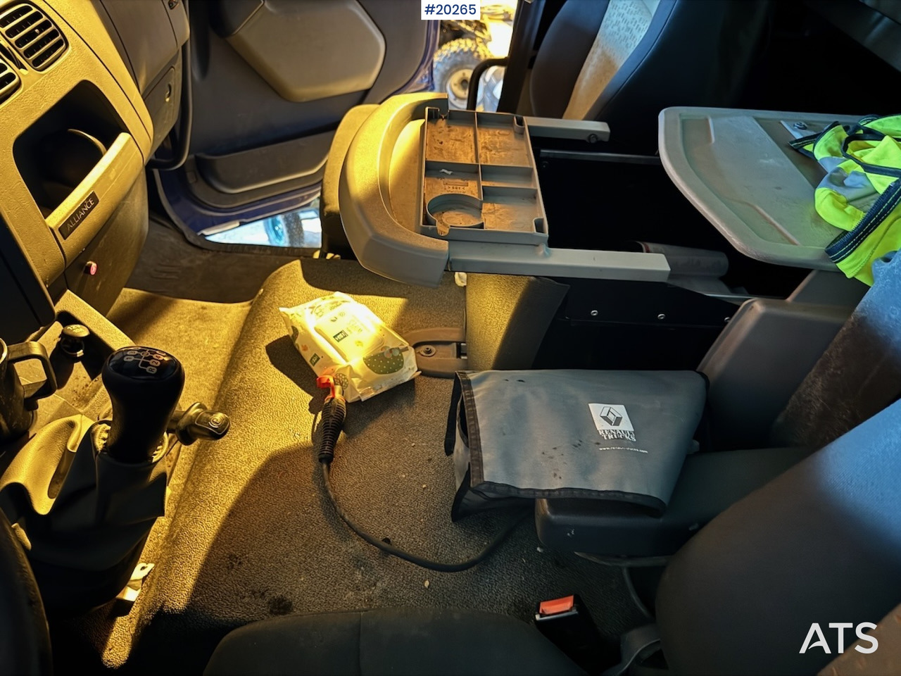 Dobozos felépítményű teherautó Renault midlum 220.08: 29 kép.