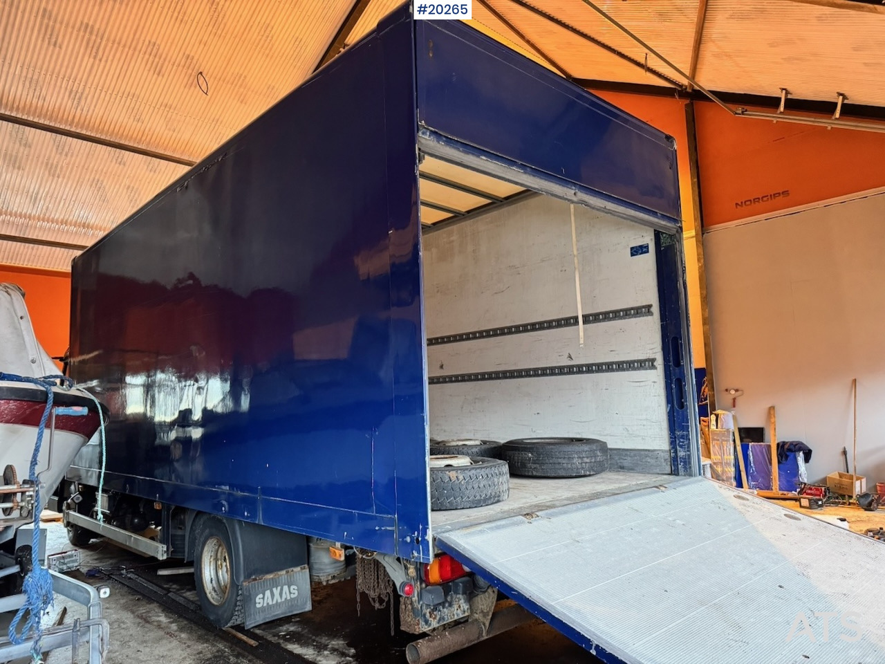 Renault midlum 220.08 - Dobozos felépítményű teherautó: 5 kép. Renault midlum 220.08 - Dobozos felépítményű teherautó: 5 kép.