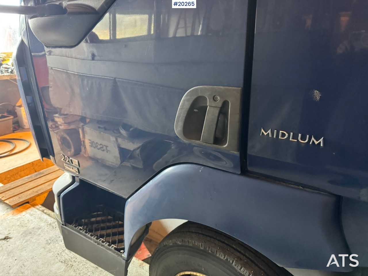 Dobozos felépítményű teherautó Renault midlum 220.08: 25 kép.