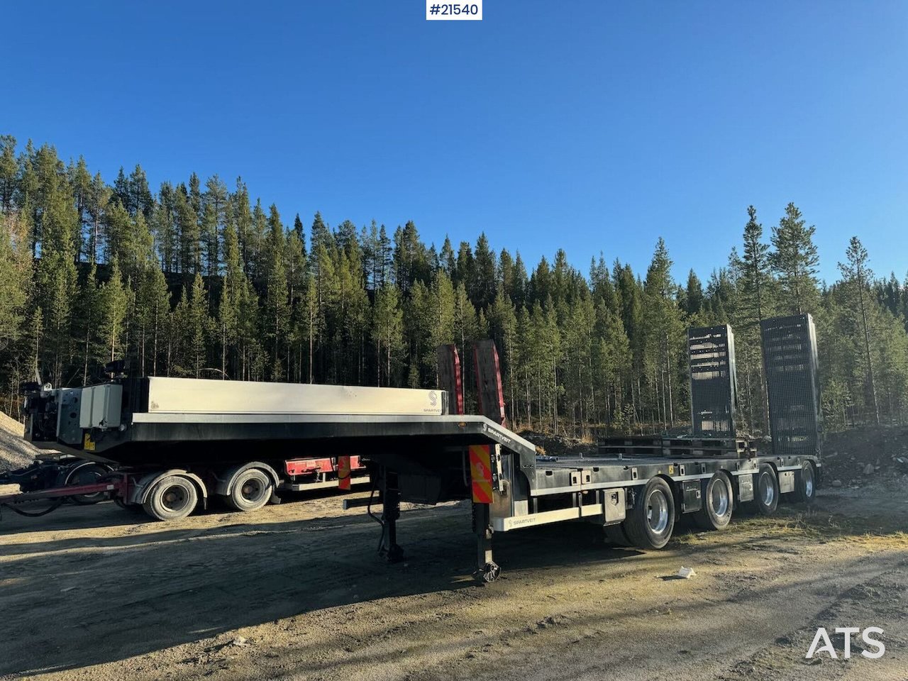 Rojo 2021 Rojo Maskinsemi m/ hydrauliske kjørebruer - Félpótkocsi mélybölcsős: 2 kép. Rojo 2021 Rojo Maskinsemi m/ hydrauliske kjørebruer - Félpótkocsi mélybölcsős: 2 kép.