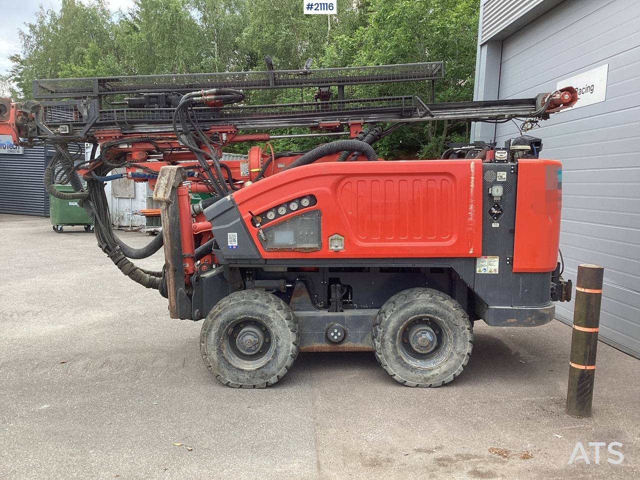 Sandvik Commando DC130RI - Fúrógép: 1 kép. Sandvik Commando DC130RI - Fúrógép: 1 kép.