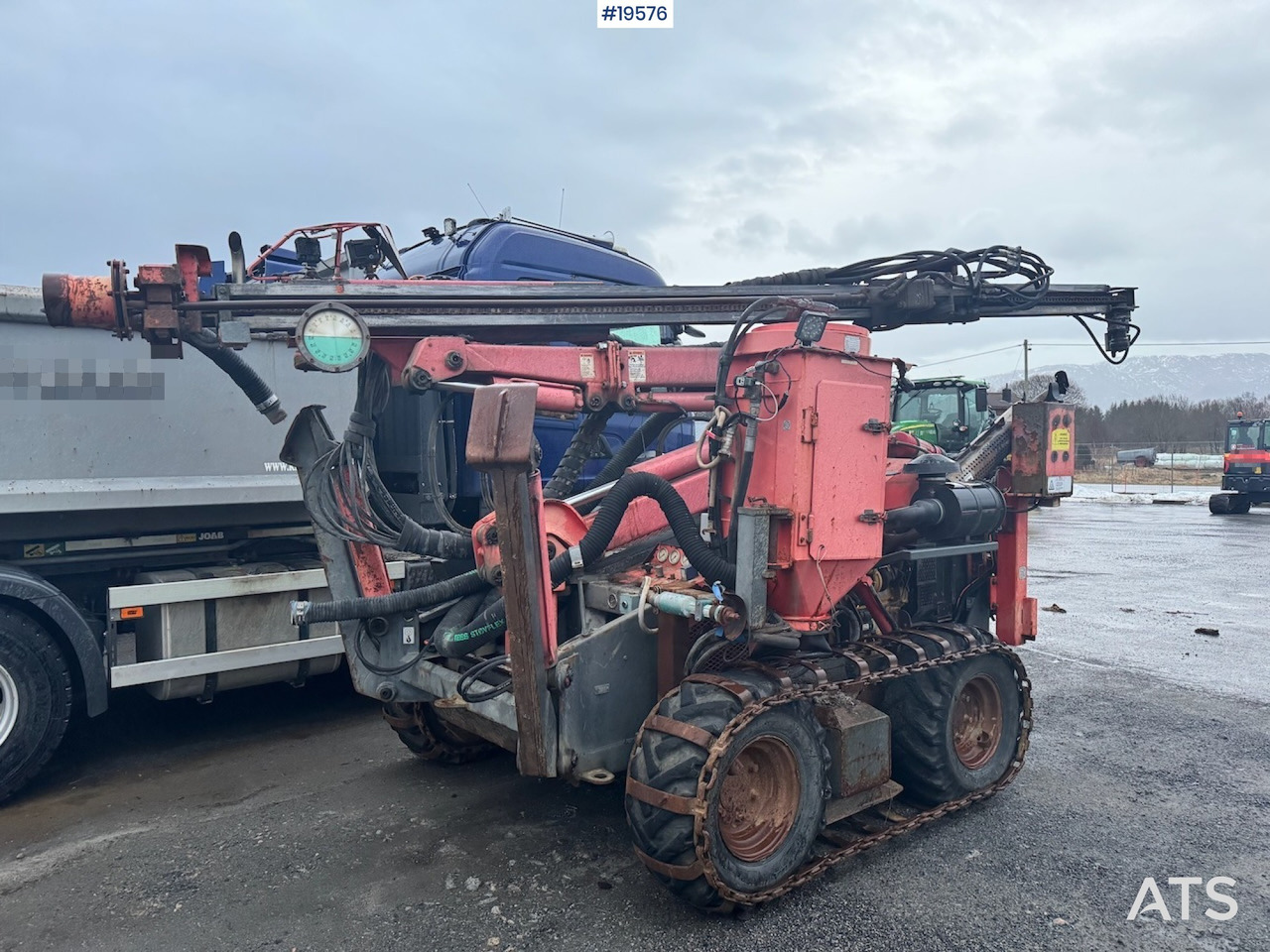 Sandvik DC302R - Fúrógép: 2 kép. Sandvik DC302R - Fúrógép: 2 kép.
