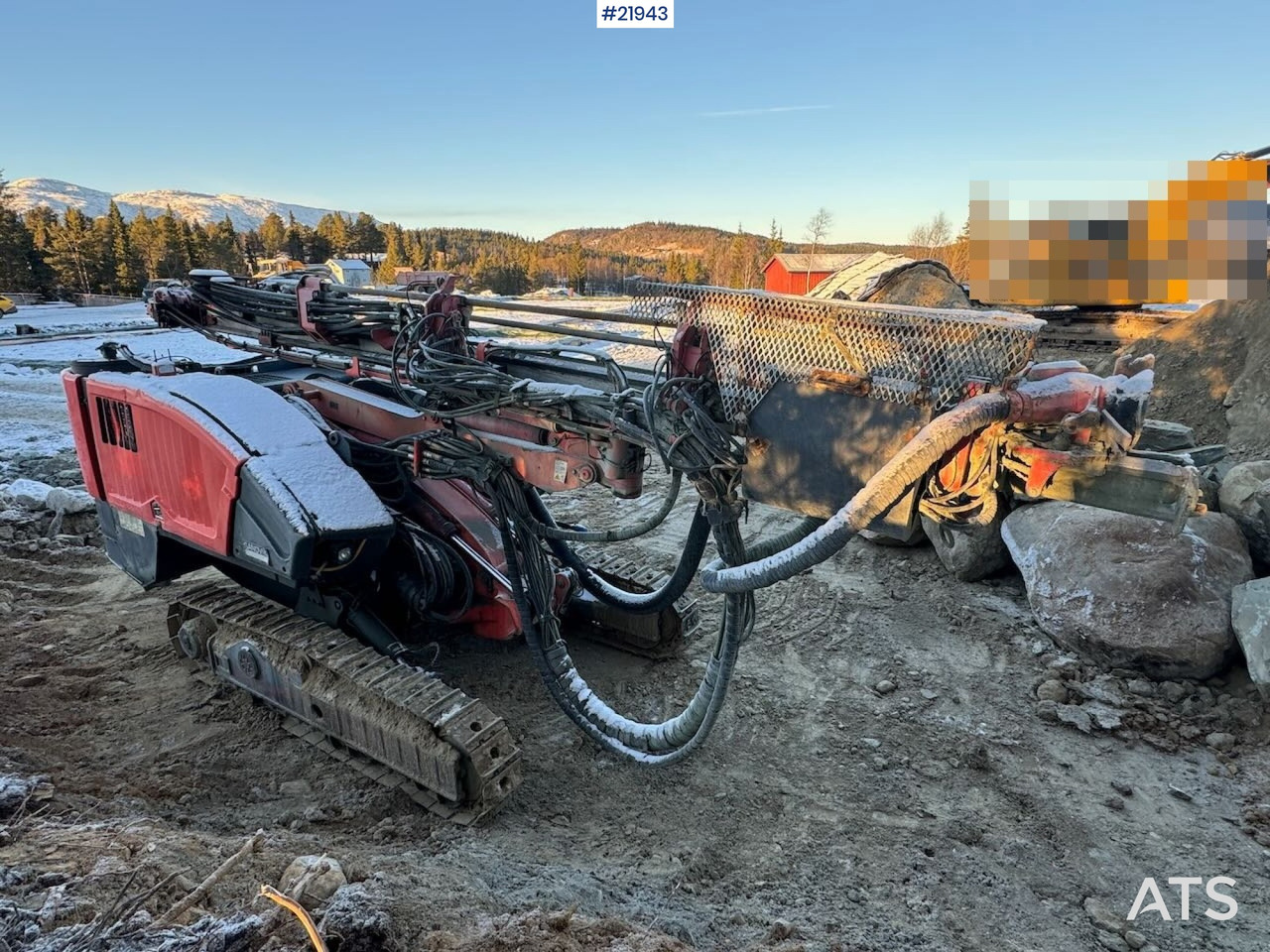 Sandvik Dino DC400RI Borerigg. Overhalt motor og hammer SE VIDEO - Fúrógép: 3 kép. Sandvik Dino DC400RI Borerigg. Overhalt motor og hammer SE VIDEO - Fúrógép: 3 kép.