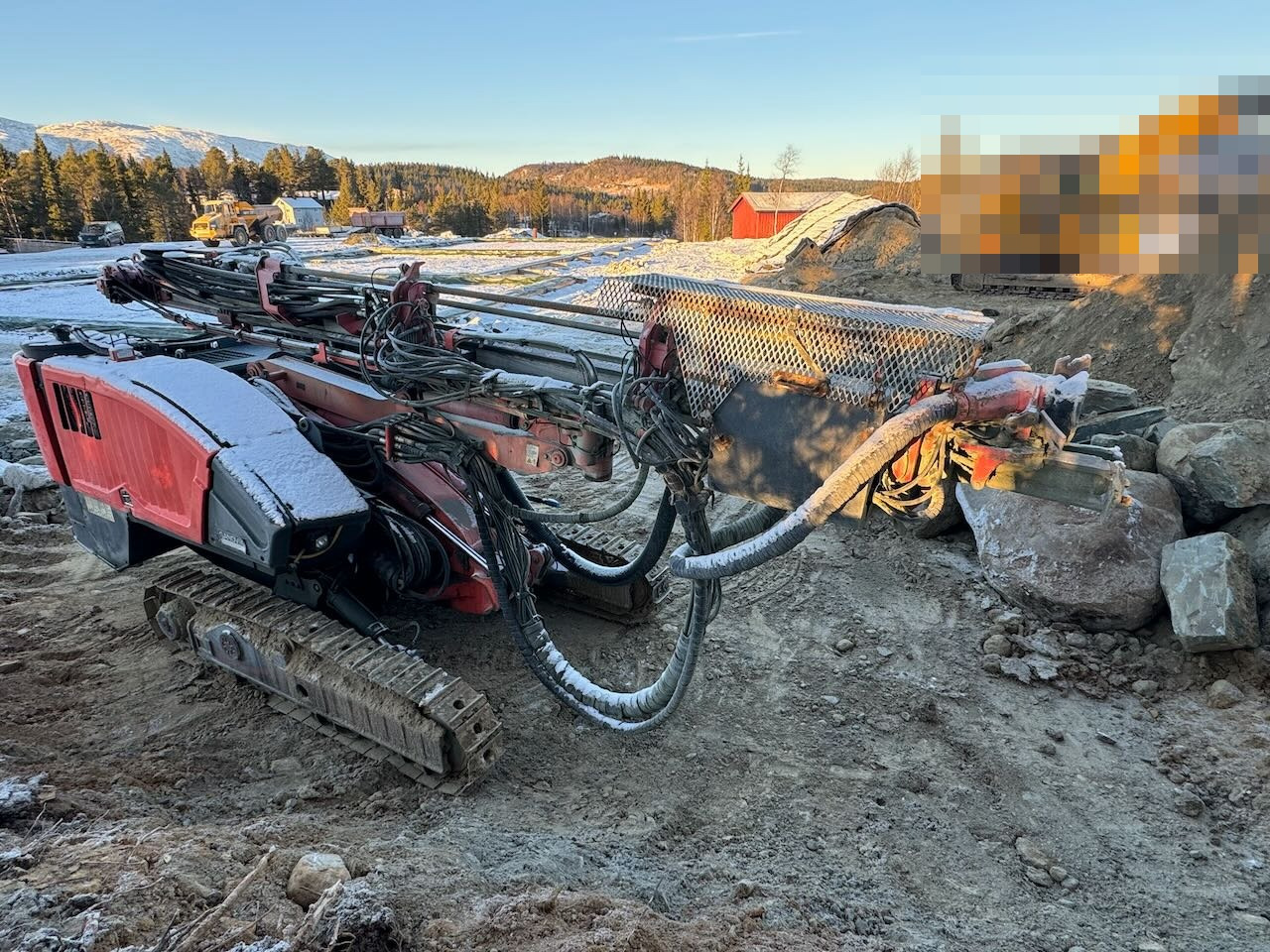 Sandvik Dino DC400RI Borerigg. Overhalt motor og hammer SE VIDEO - Fúrógép: 4 kép. Sandvik Dino DC400RI Borerigg. Overhalt motor og hammer SE VIDEO - Fúrógép: 4 kép.