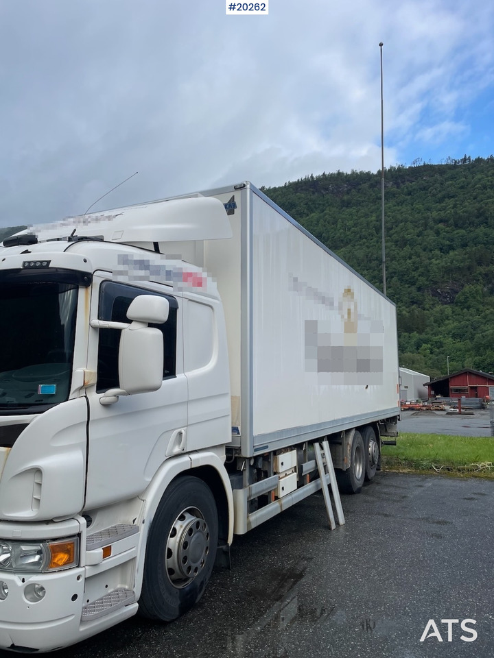 Scania P 340 - Dobozos felépítményű teherautó: 3 kép. Scania P 340 - Dobozos felépítményű teherautó: 3 kép.