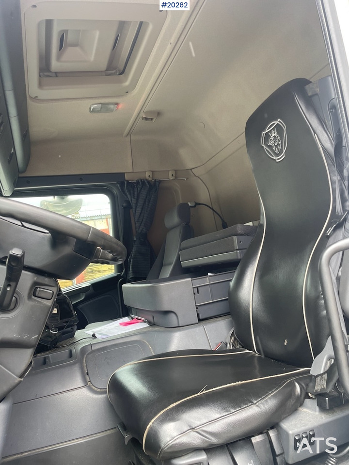 Scania P 340 - Dobozos felépítményű teherautó: 5 kép. Scania P 340 - Dobozos felépítményű teherautó: 5 kép.