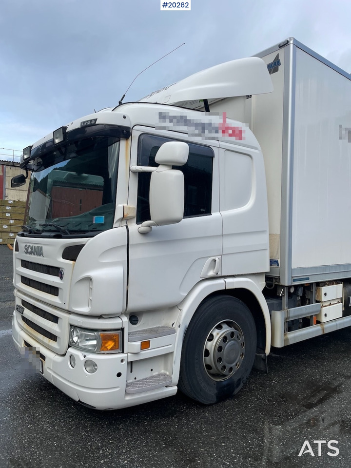 Scania P 340 - Dobozos felépítményű teherautó: 4 kép. Scania P 340 - Dobozos felépítményű teherautó: 4 kép.