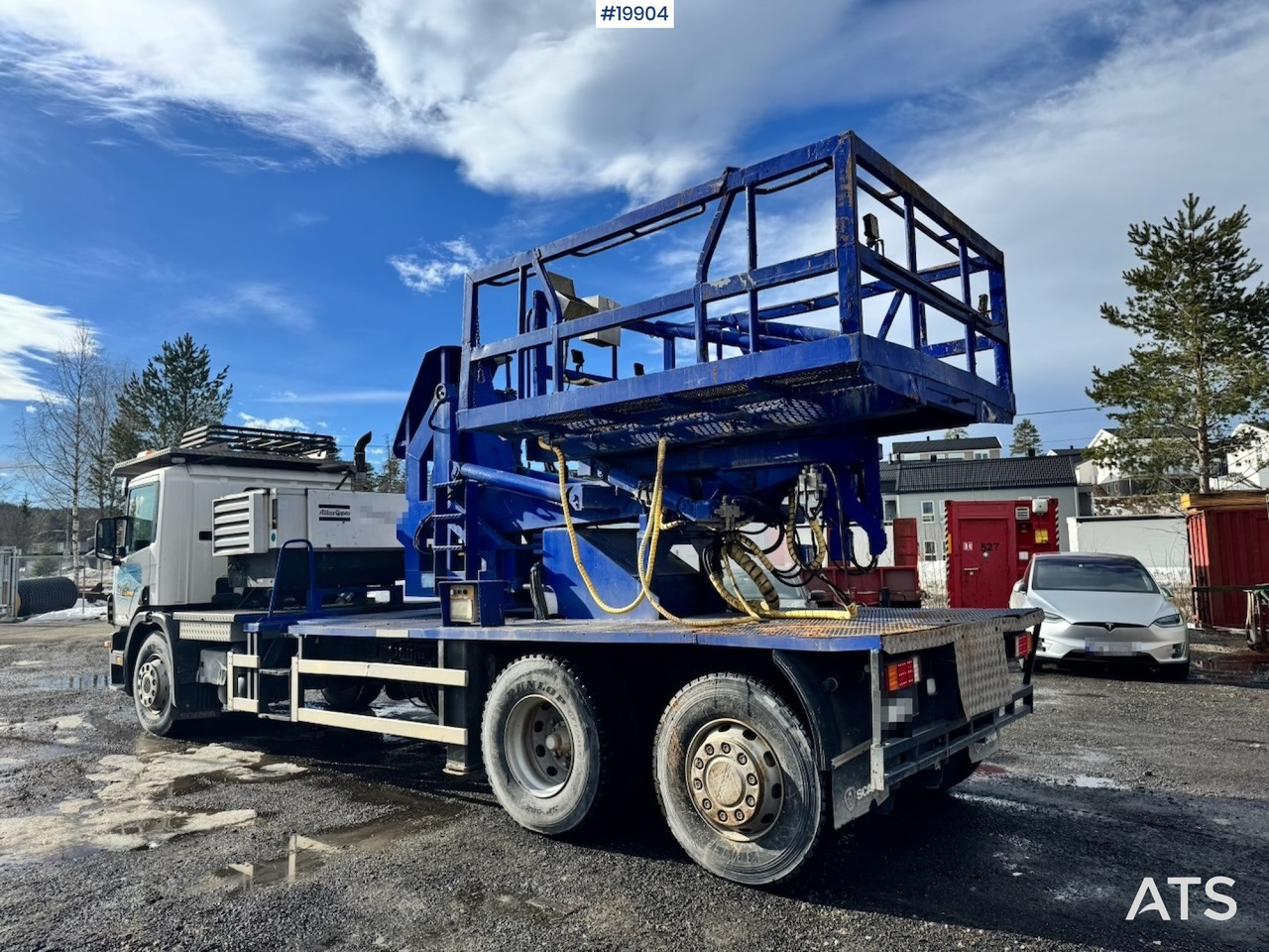 Scania P114 - Emelőkosaras teherautó: 3 kép. Scania P114 - Emelőkosaras teherautó: 3 kép.