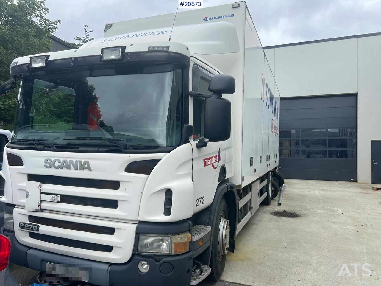 Dobozos felépítményű teherautó Scania P270: 11 kép.