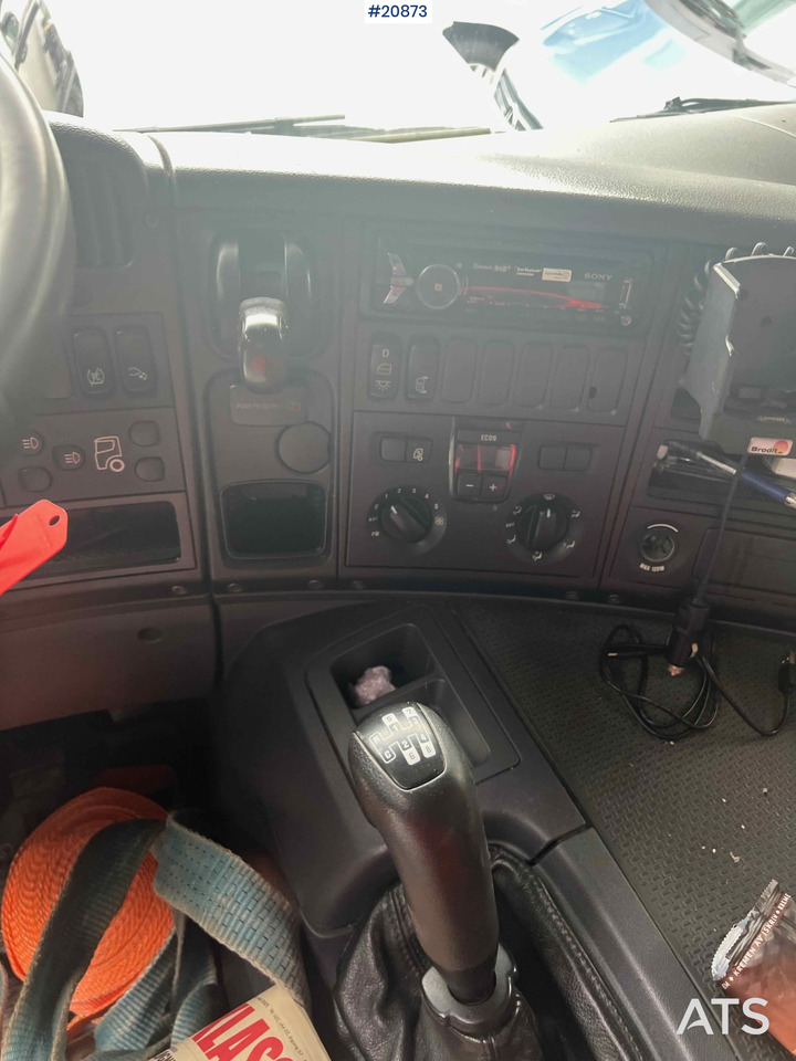 Dobozos felépítményű teherautó Scania P270: 26 kép.