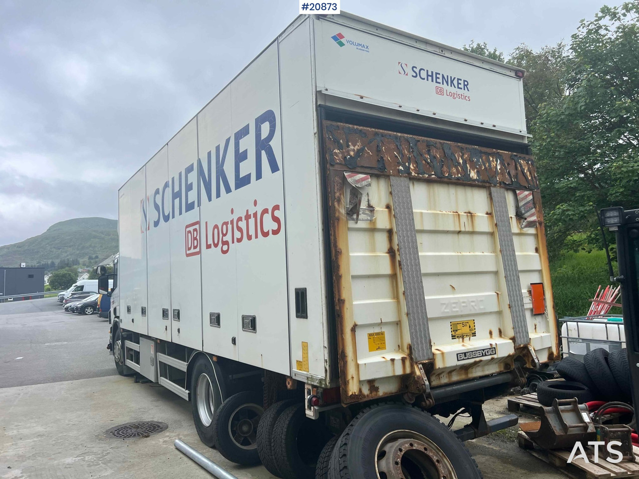 Dobozos felépítményű teherautó Scania P270: 6 kép.
