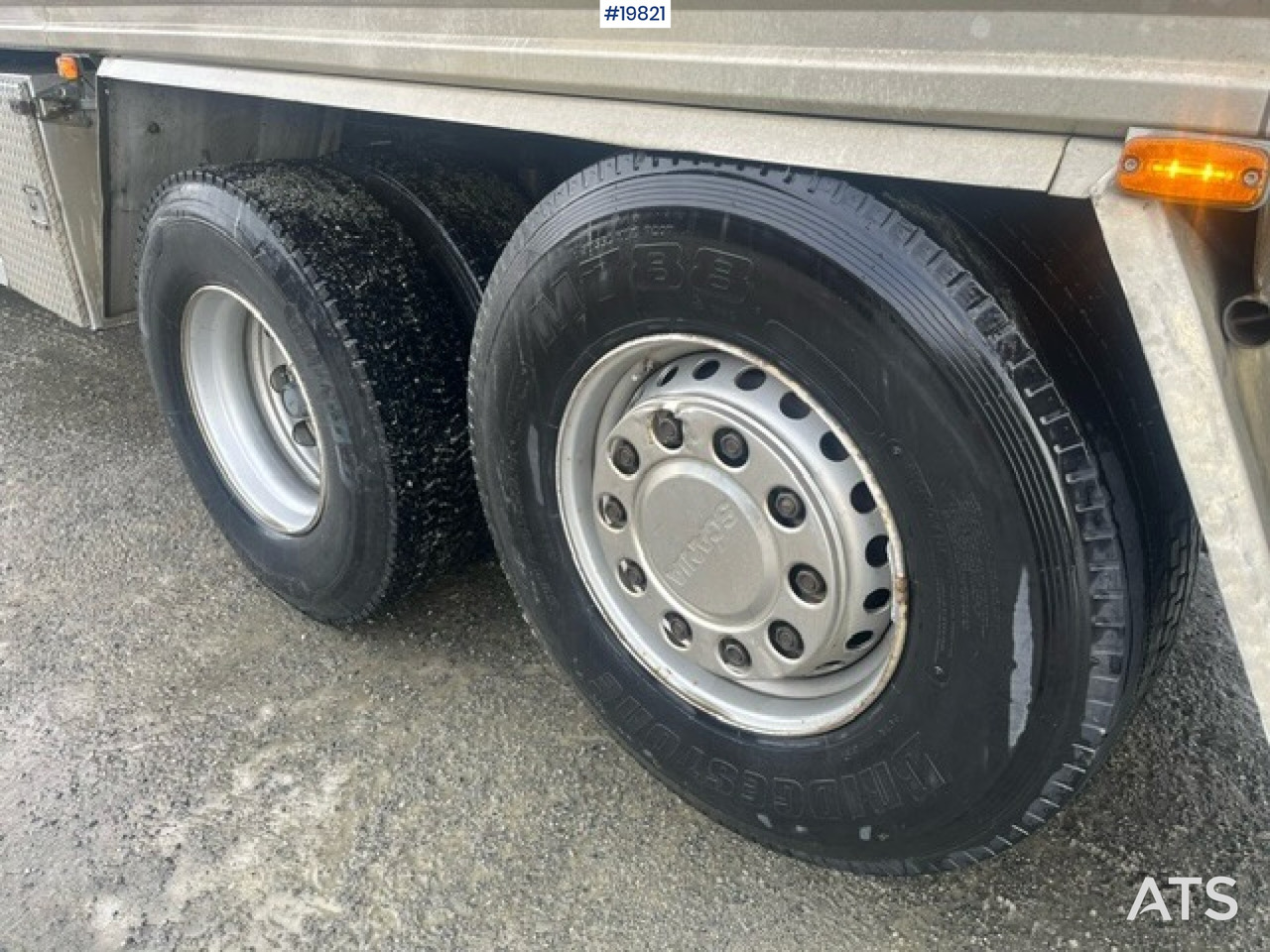 Scania R164 - Tartályos teherautó: 3 kép. Scania R164 - Tartályos teherautó: 3 kép.