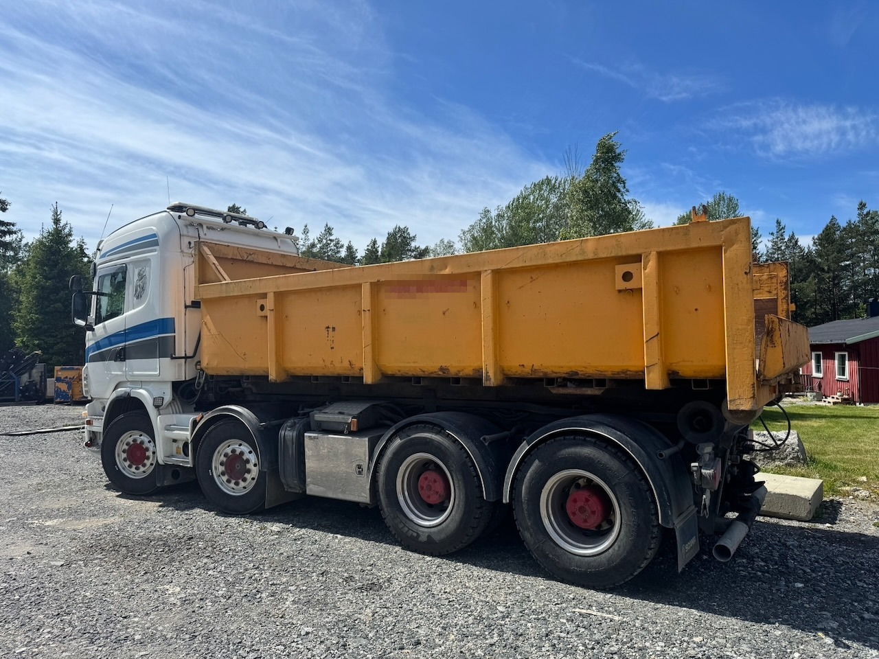 Scania R560 - Horgos rakodó teherautó: 3 kép. Scania R560 - Horgos rakodó teherautó: 3 kép.