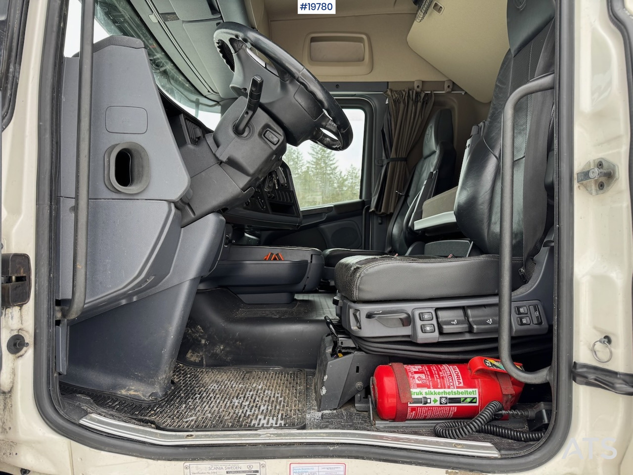 Scania R560 - Dobozos felépítményű teherautó: 5 kép. Scania R560 - Dobozos felépítményű teherautó: 5 kép.