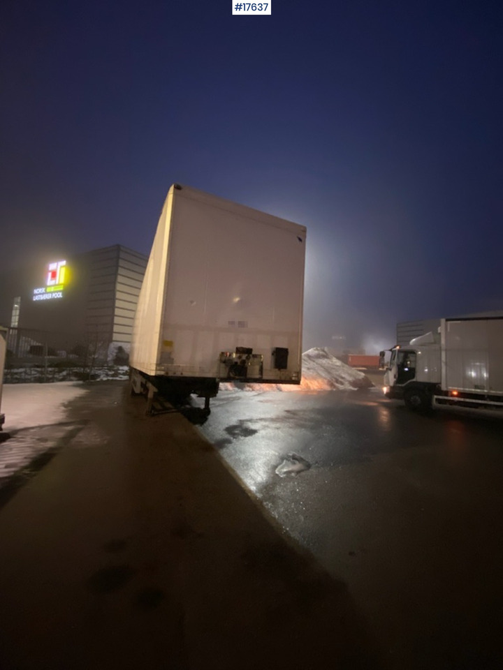 Schmitz Cargobull - Félpótkocsi dobozos: 4 kép. Schmitz Cargobull - Félpótkocsi dobozos: 4 kép.
