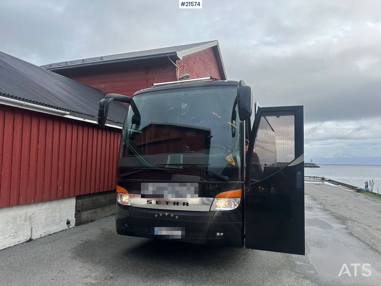 Setra S411 turbuss m/ 29+2+1 seter og vinterdekk. Lav km stand! - Távolsági busz: 1 kép. Setra S411 turbuss m/ 29+2+1 seter og vinterdekk. Lav km stand! - Távolsági busz: 1 kép.