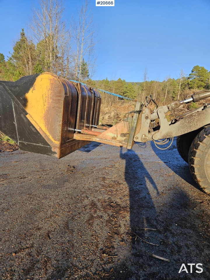 Skuffe Høytipp skuffe til Hjullaster. 5,8m3. - Rakodókanál - Építőipari gépek: 3 kép. Skuffe Høytipp skuffe til Hjullaster. 5,8m3. - Rakodókanál - Építőipari gépek: 3 kép.