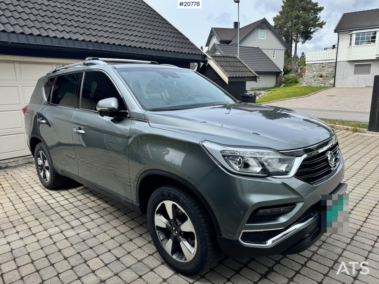 Autó Ssangyong REXTON: 7 kép.