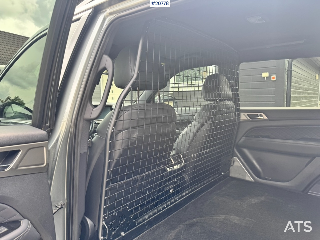 Autó Ssangyong REXTON: 20 kép.