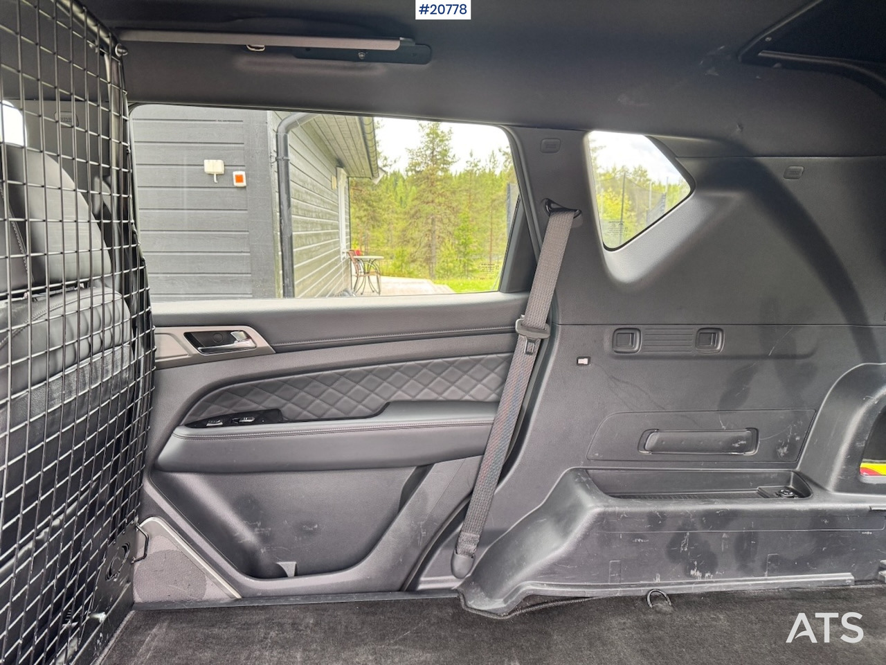 Autó Ssangyong REXTON: 18 kép.