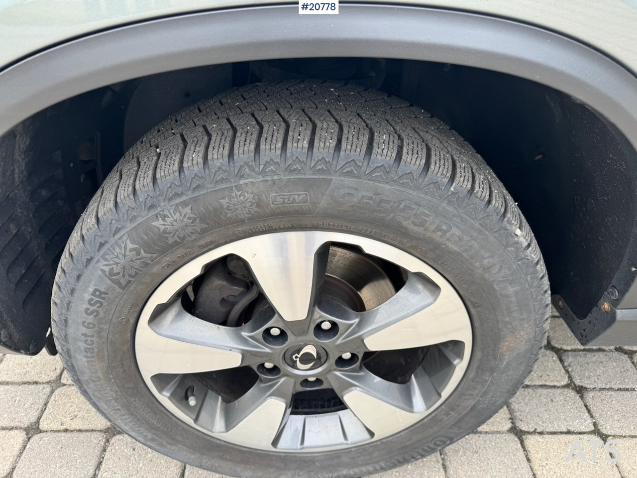 Autó Ssangyong REXTON: 12 kép.