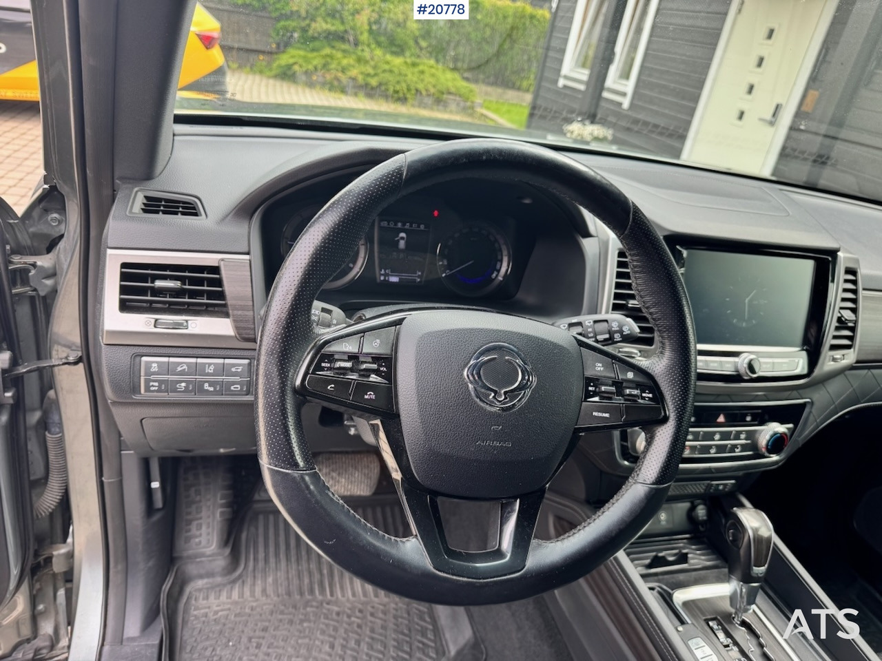Autó Ssangyong REXTON: 29 kép.