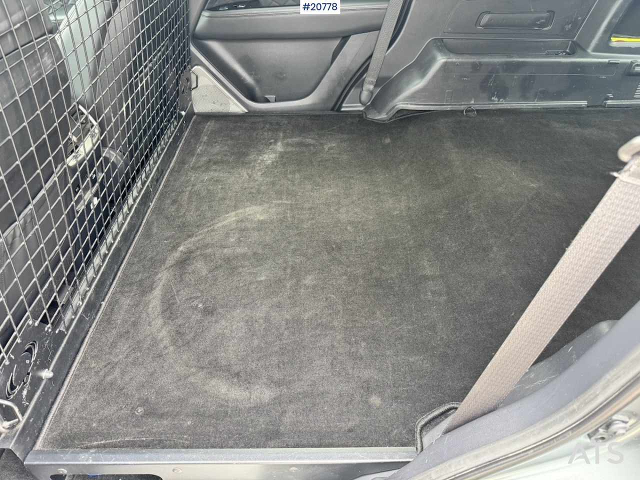 Autó Ssangyong REXTON: 19 kép.