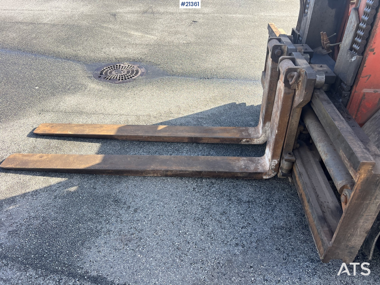 Villás targonca Svetruck 1060: 28 kép. Villás targonca Svetruck 1060: 28 kép.