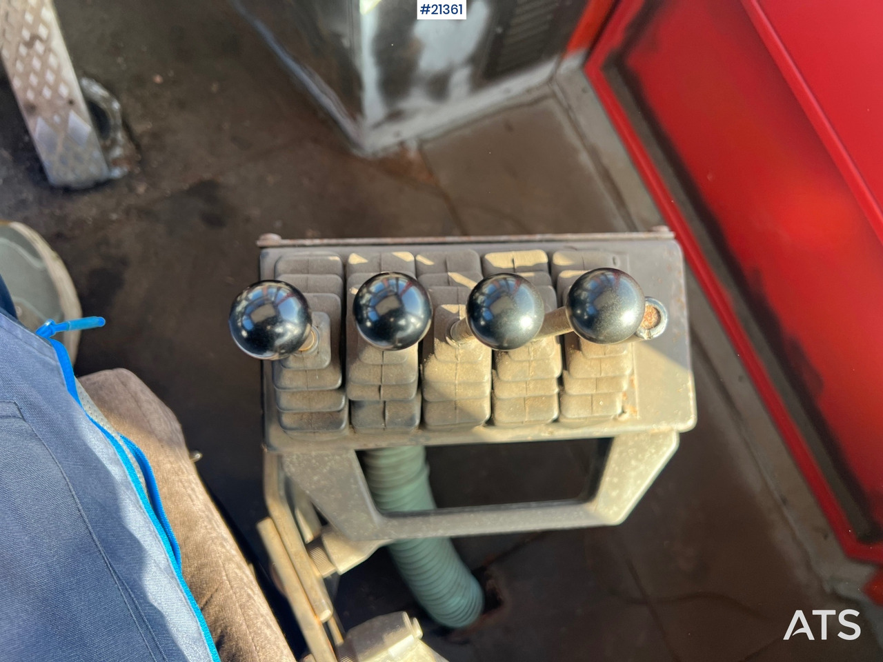 Villás targonca Svetruck 1060: 40 kép. Villás targonca Svetruck 1060: 40 kép.